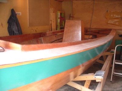  The hull has been varnished and painted. 