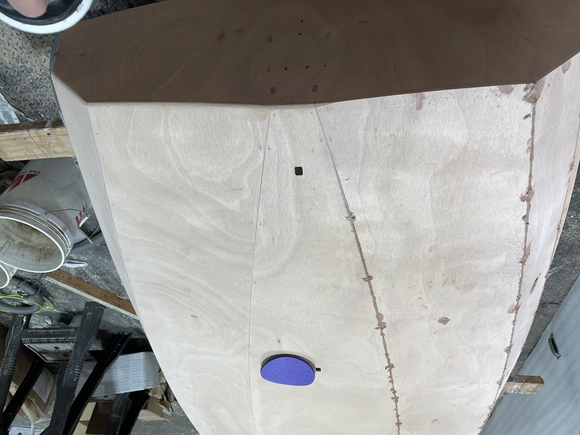  The aft section is half sanded. 